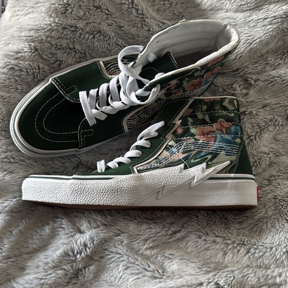 Vans - Picture 2 of 3